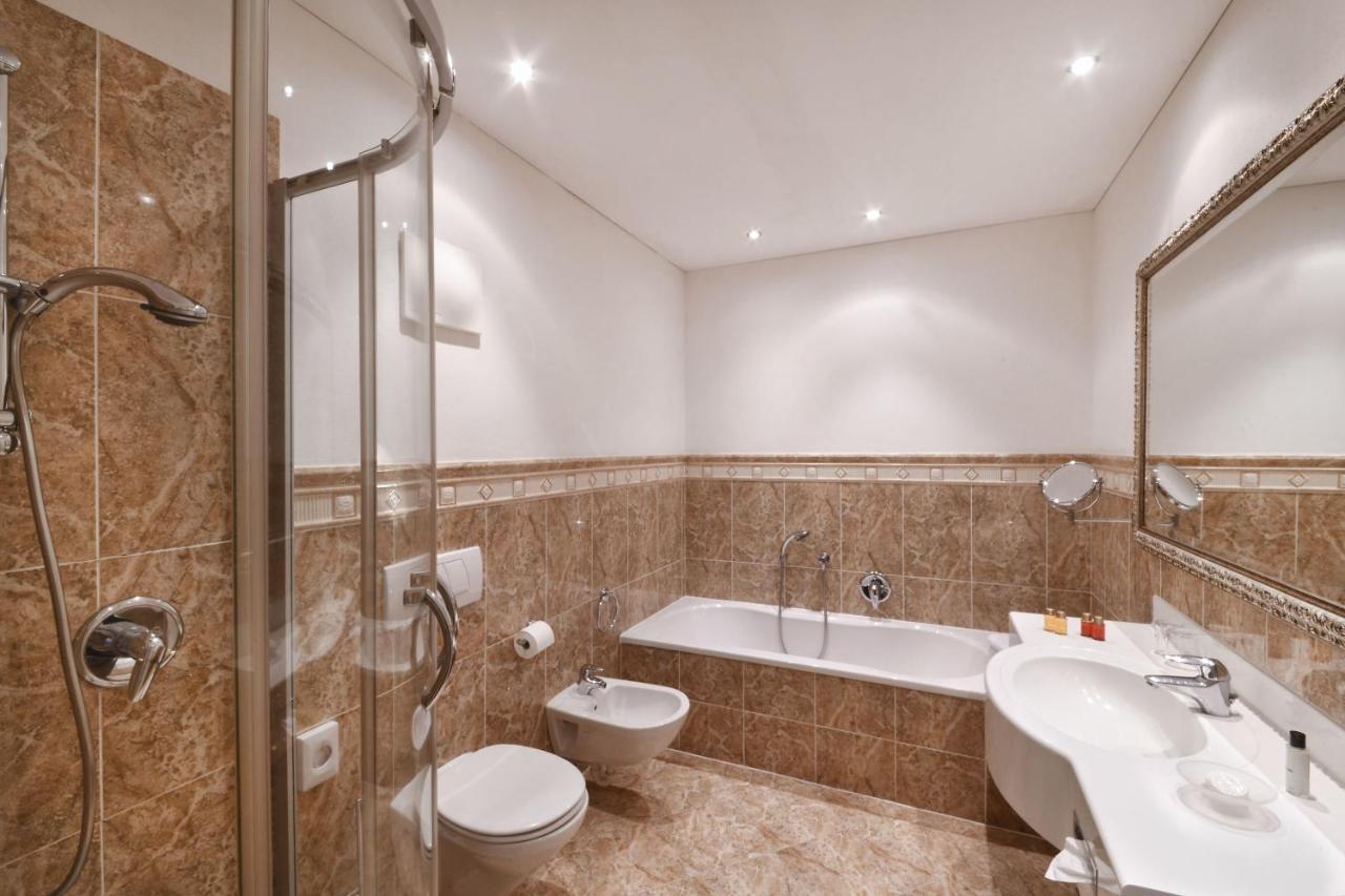 Hotel Maria Theresia Adults-Only Lagundo Ngoại thất bức ảnh