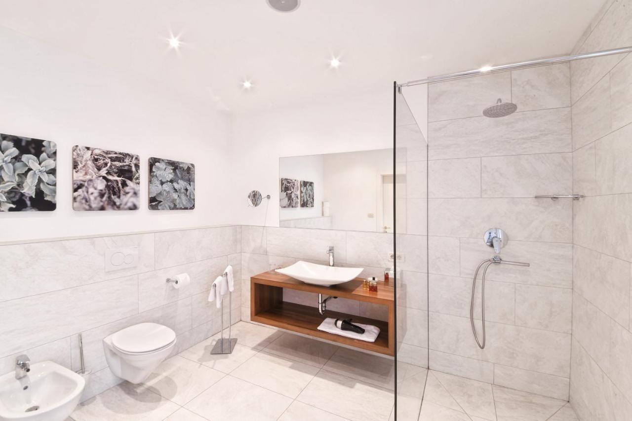 Hotel Maria Theresia Adults-Only Lagundo Ngoại thất bức ảnh