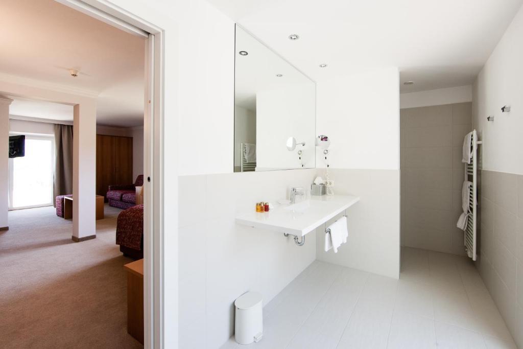 Hotel Maria Theresia Adults-Only Lagundo Ngoại thất bức ảnh