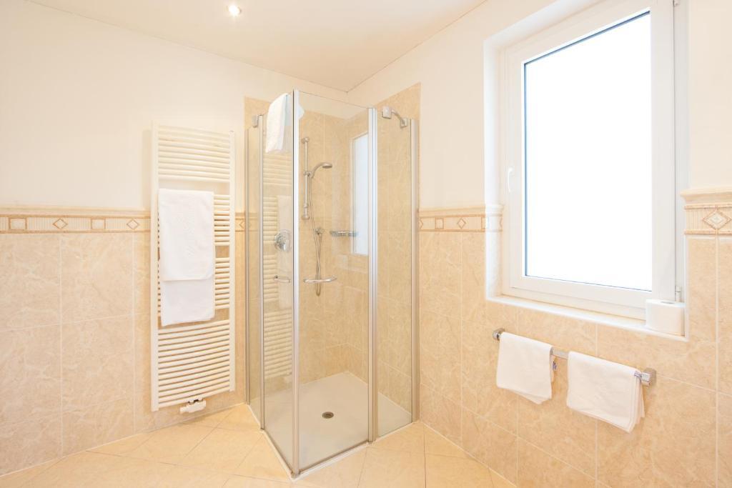 Hotel Maria Theresia Adults-Only Lagundo Phòng bức ảnh