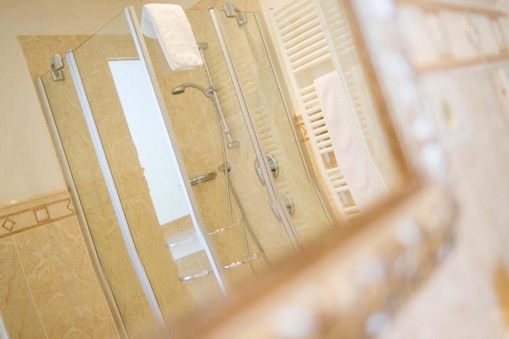 Hotel Maria Theresia Adults-Only Lagundo Phòng bức ảnh